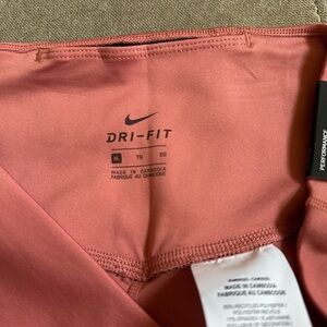 Nike Performance Top in Dusty Pink